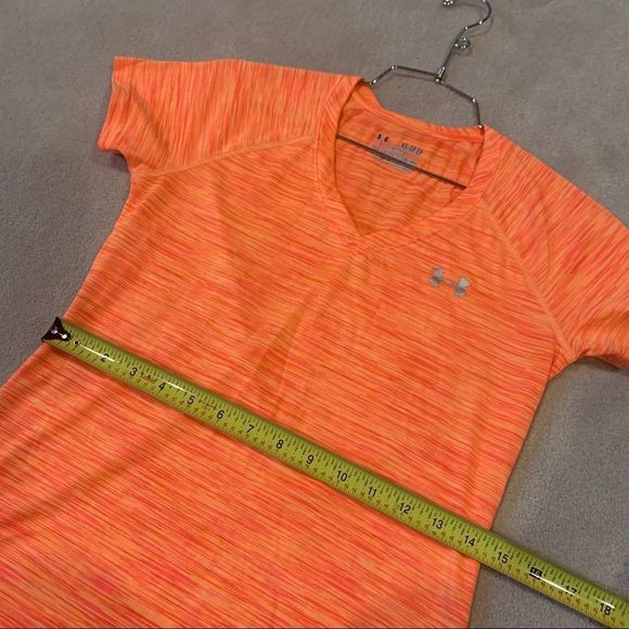 Under Armour Tshirt - Picture 8 of 9